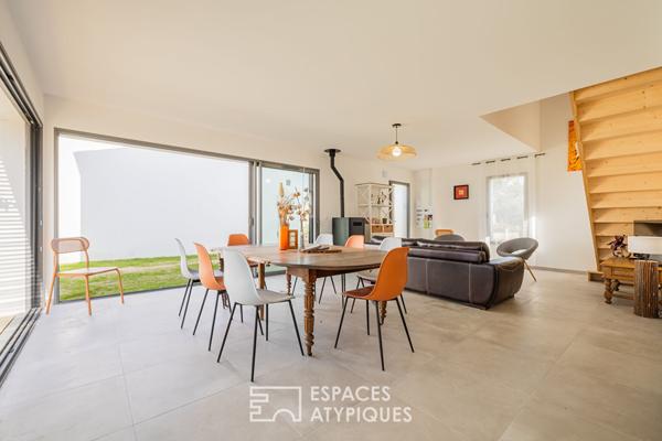 Ecrin de sérénité à l’orée de Saint-Denis, villa neuve avec jardin et bassin