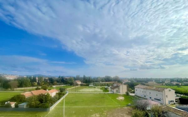 Appartement à vendre    4 pièces •  Hyères