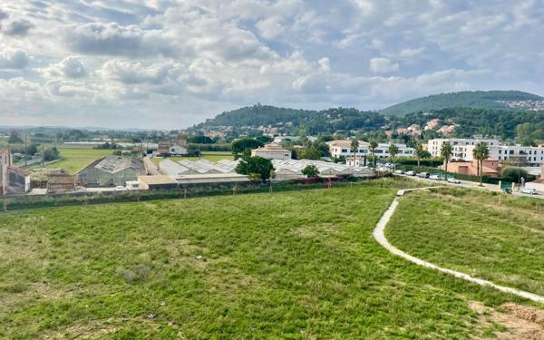 Appartement à vendre    4 pièces •  Hyères