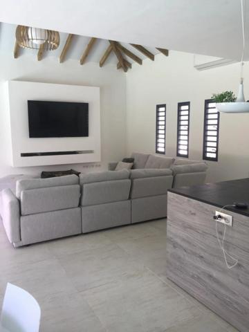 RARE VILLA DE STANDING AVEC PISCINE VUE DEGAGEE 1451 M2 DE TERRAIN
