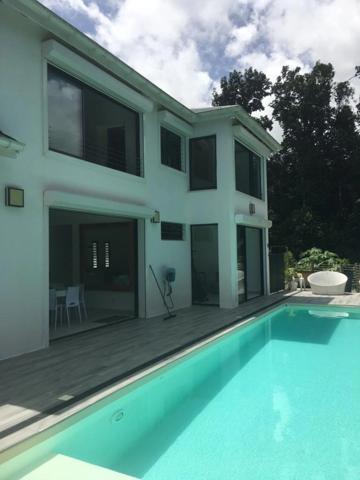 RARE VILLA DE STANDING AVEC PISCINE VUE DEGAGEE 1451 M2 DE TERRAIN