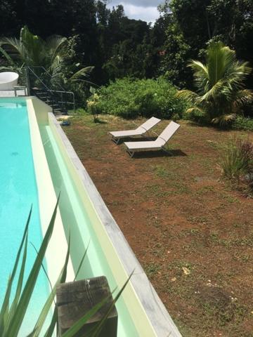 RARE VILLA DE STANDING AVEC PISCINE VUE DEGAGEE 1451 M2 DE TERRAIN