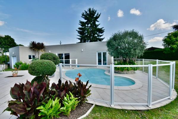ENTRE LATRESNE ET CENAC - MAISON FAMILIALE - 5 CHAMBRES, PISCINE, JACUZZI SUR 2500M2
