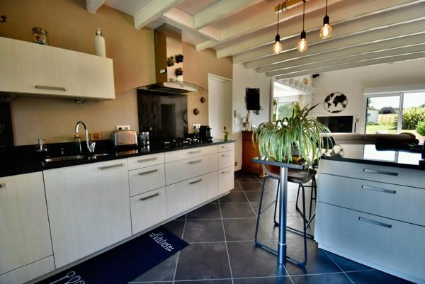 ENTRE LATRESNE ET CENAC - MAISON FAMILIALE - 5 CHAMBRES, PISCINE, JACUZZI SUR 2500M2