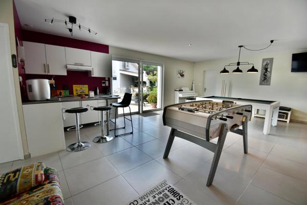 ENTRE LATRESNE ET CENAC - MAISON FAMILIALE - 5 CHAMBRES, PISCINE, JACUZZI SUR 2500M2