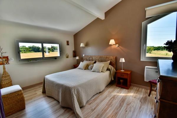 ENTRE LATRESNE ET CENAC - MAISON FAMILIALE - 5 CHAMBRES, PISCINE, JACUZZI SUR 2500M2