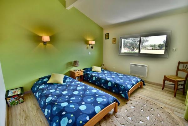 ENTRE LATRESNE ET CENAC - MAISON FAMILIALE - 5 CHAMBRES, PISCINE, JACUZZI SUR 2500M2