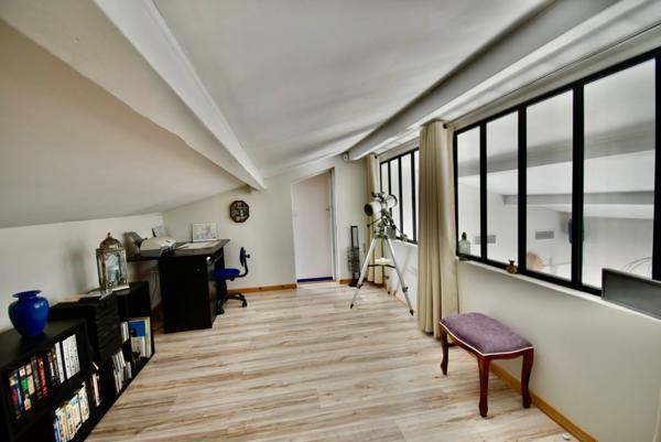 ENTRE LATRESNE ET CENAC - MAISON FAMILIALE - 5 CHAMBRES, PISCINE, JACUZZI SUR 2500M2