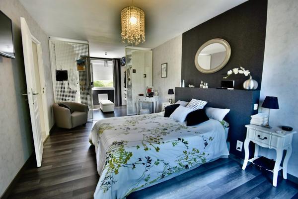 ENTRE LATRESNE ET CENAC - MAISON FAMILIALE - 5 CHAMBRES, PISCINE, JACUZZI SUR 2500M2