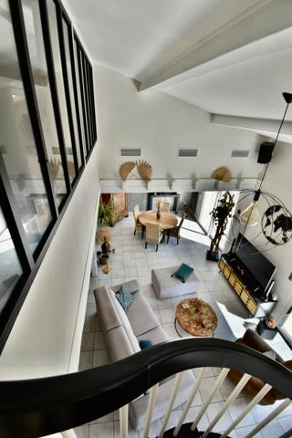 ENTRE LATRESNE ET CENAC - MAISON FAMILIALE - 5 CHAMBRES, PISCINE, JACUZZI SUR 2500M2