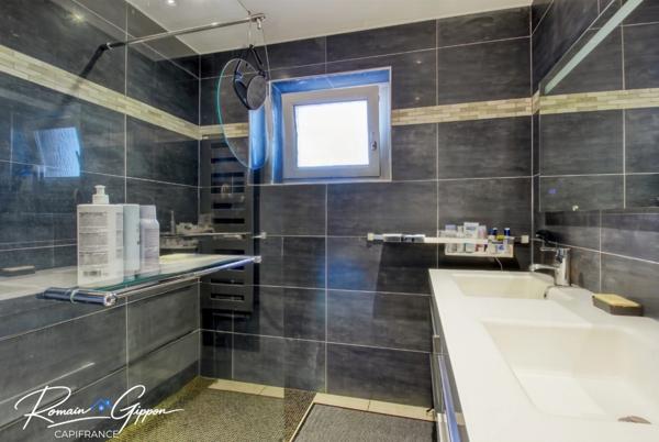 LIVERDUN – MAISON SEMI PLAIN-PIED - 168 M² – 4 CHAMBRES – PISCINE CHAUFFÉE – GARAGE DOUBLE