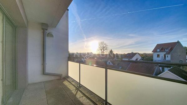 NANTES PONT DU CENS : En vente ! T2 dans résidence récente, ascenseur, lumineux, balcon, parking s/sol, proche toutes commodités.