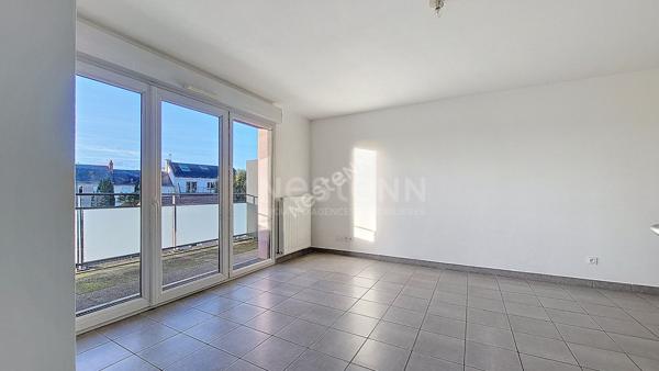 NANTES PONT DU CENS : En vente ! T2 dans résidence récente, ascenseur, lumineux, balcon, parking s/sol, proche toutes commodités.