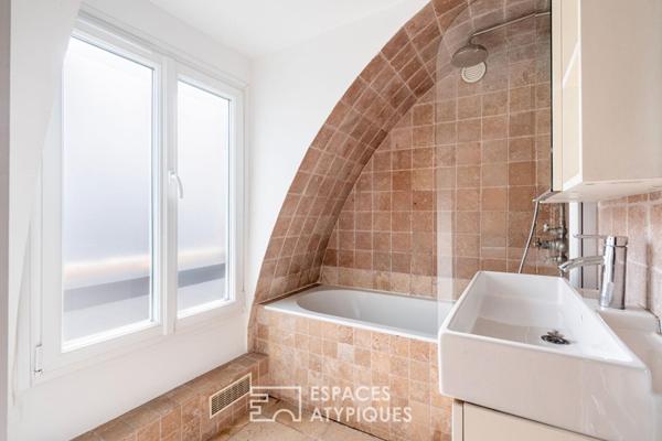 Appartement sous les toits de Paris avec vue sur la colonne de la Bastille