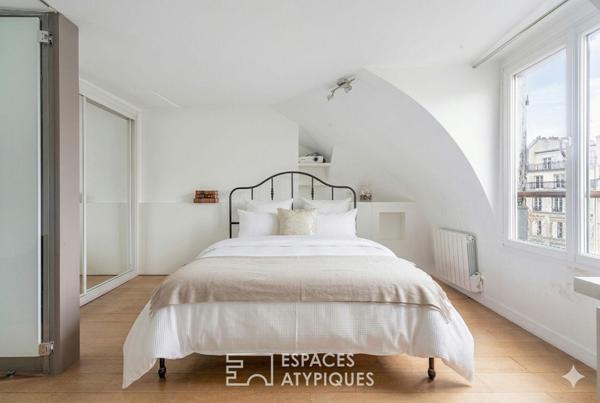 Appartement sous les toits de Paris avec vue sur la colonne de la Bastille