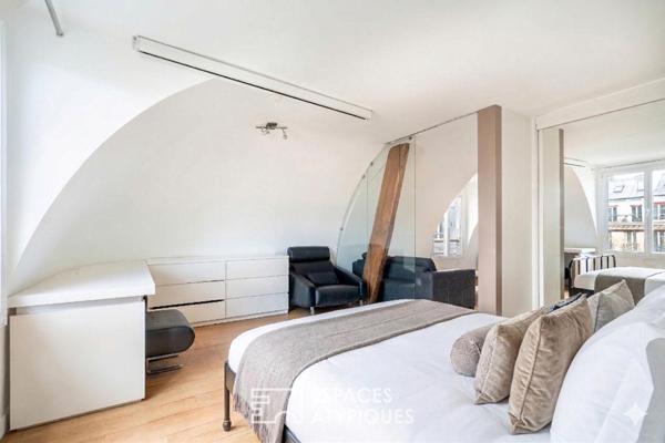 Appartement sous les toits de Paris avec vue sur la colonne de la Bastille