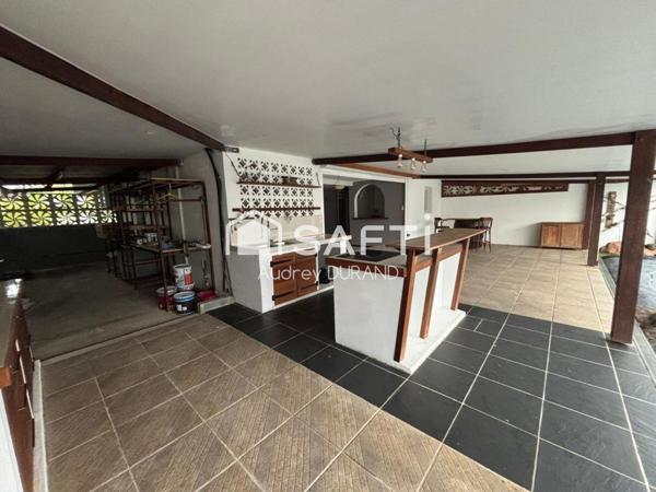 MAISON T5 + BUREAU AVEC PISCINE, TERRASSE ET JARDIN