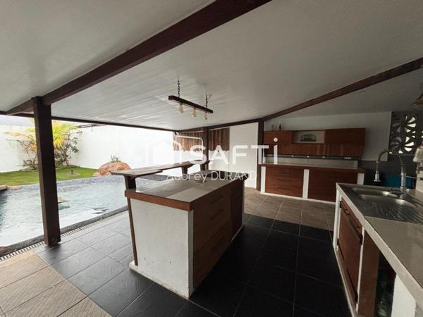 MAISON T5 + BUREAU AVEC PISCINE, TERRASSE ET JARDIN