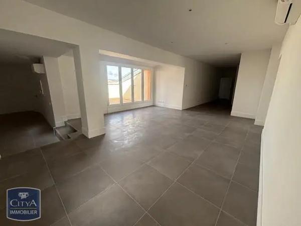 Appartement à louer 4 pièces 151.03m²