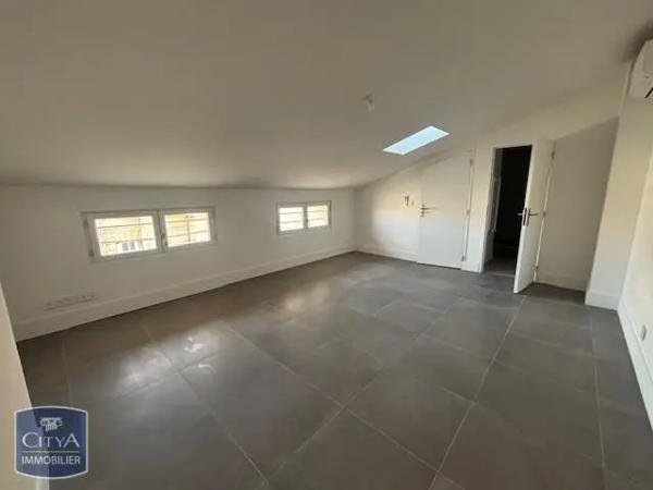 Appartement à louer 4 pièces 151.03m²