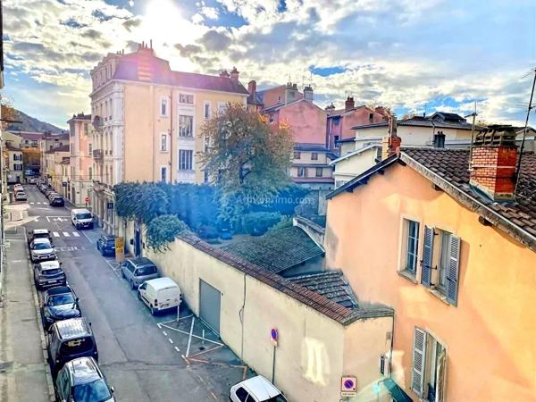 Location                                                      Appartement
                        
                     2 pièces                      28 m2                     à Vienne