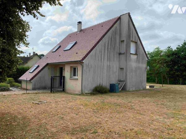 PUTANGES LE LAC, proche tous commerces, maison 4 chambres terrain 7 957 m² avec accès à la rivière