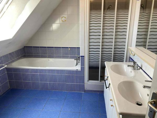 PUTANGES LE LAC, proche tous commerces, maison 4 chambres terrain 7 957 m² avec accès à la rivière