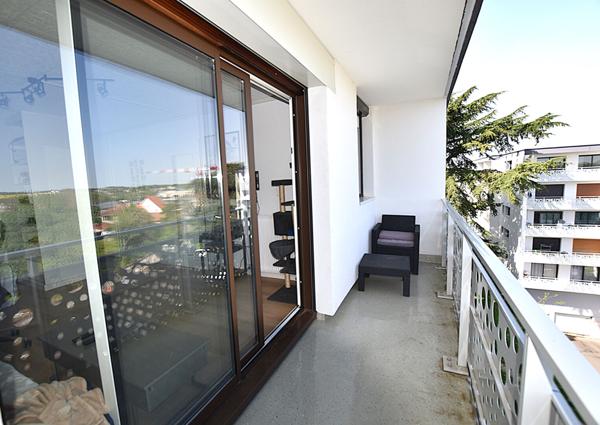 Appartement T1 à vendre à Combs-la-Ville, dernier étage avec balcon et parking