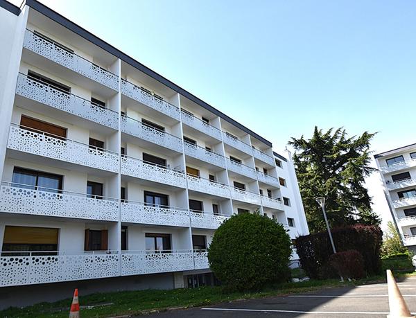 Appartement T1 à vendre à Combs-la-Ville, dernier étage avec balcon et parking