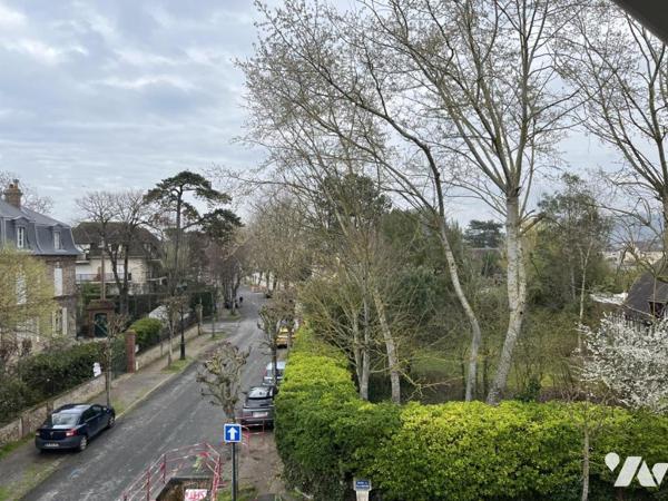 Dans l'éventail, à 300 mètres de la plage et du Grand Hôtel, appartement F3 actuellement loué 