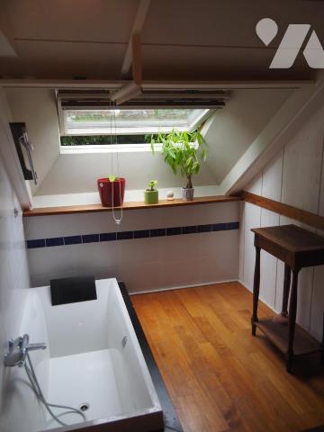 A PLONÉOUR-LANVERN grande maison en bois