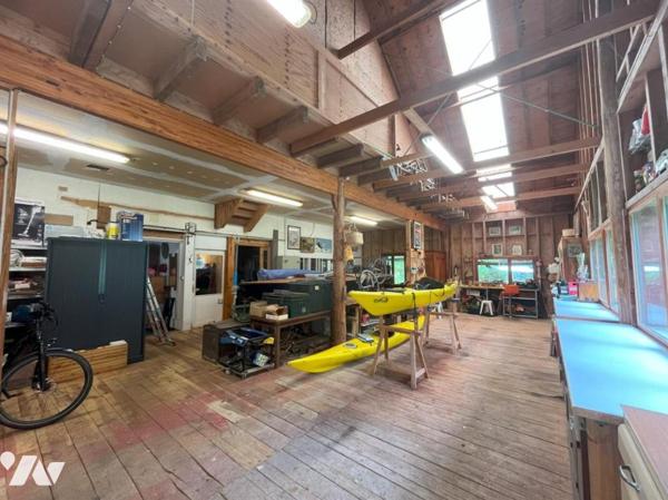 A PLONÉOUR-LANVERN grande maison en bois