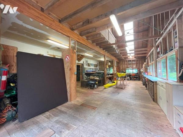 A PLONÉOUR-LANVERN grande maison en bois