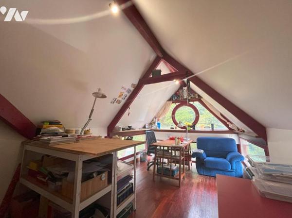 A PLONÉOUR-LANVERN grande maison en bois