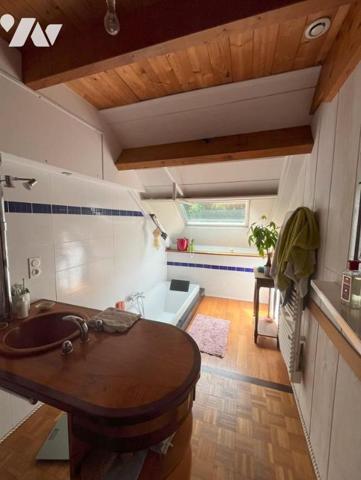 A PLONÉOUR-LANVERN grande maison en bois