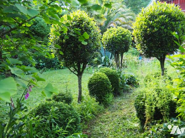 A PLONÉOUR-LANVERN grande maison en bois