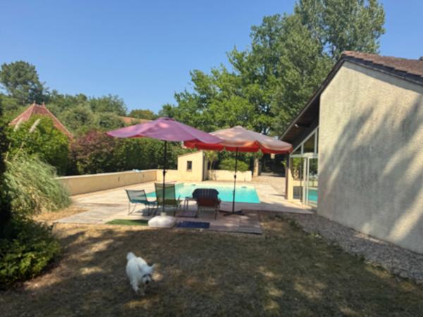 Belle maison avec piscine et double garage