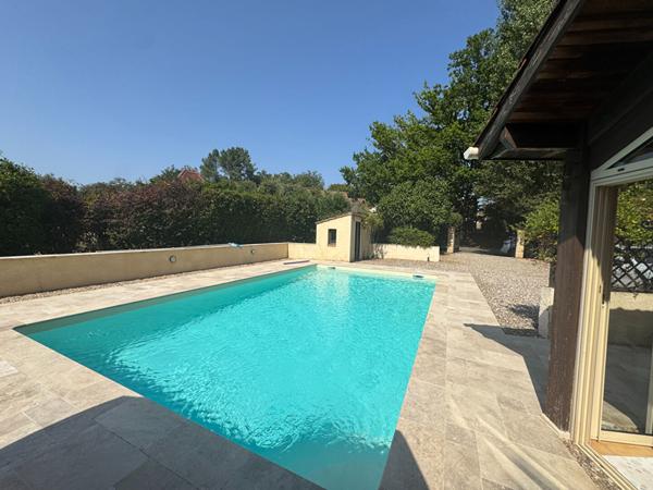 Belle maison avec piscine et double garage
