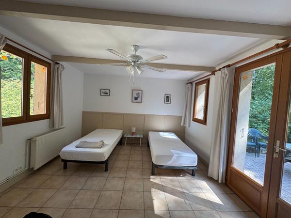 Belle maison avec piscine et double garage