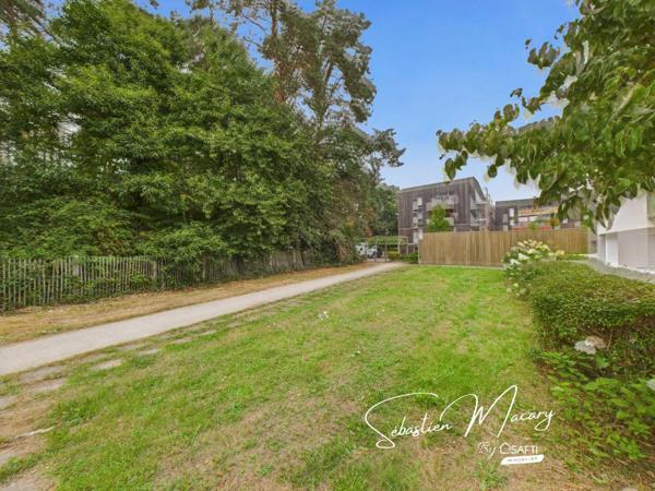 Beau T3 lumineux avec terrasse et deux places de parking