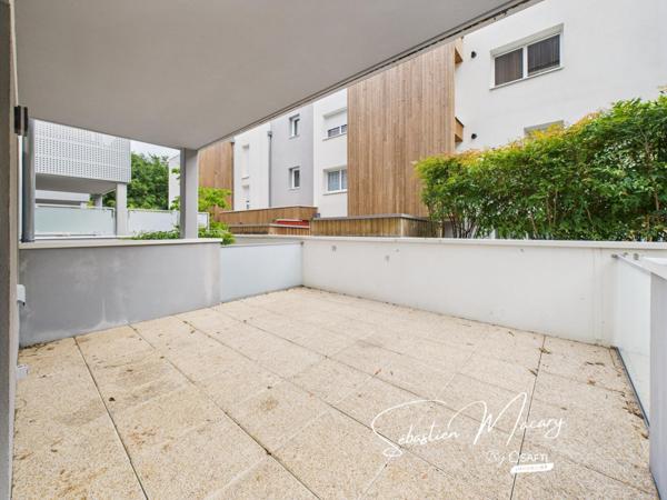 Beau T3 lumineux avec terrasse et deux places de parking