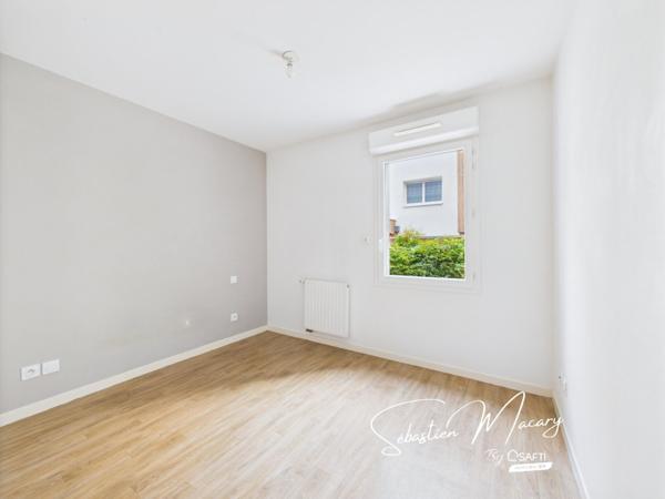 Beau T3 lumineux avec terrasse et deux places de parking