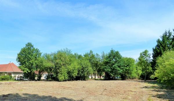 Dpt Hautes Pyrénées (65), à vendre BARBAZAN DEBAT - Terrain de 2118 m²