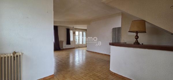 Maison 3 faces avec extérieur et garage