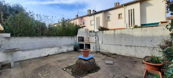 Maison 3 faces avec extérieur et garage