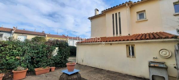 Maison 3 faces avec extérieur et garage