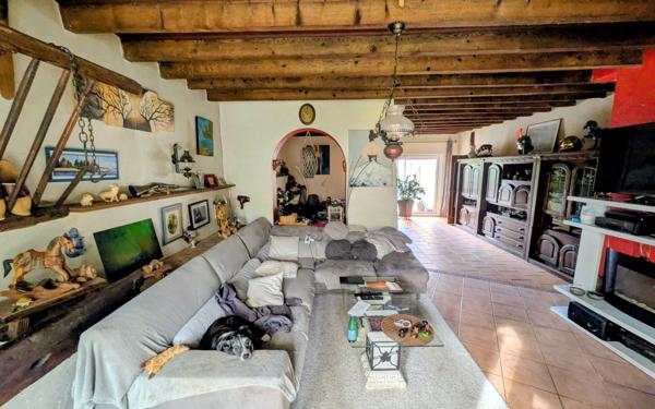 Maison à vendre    8 pièces • 218 m2 Malissard