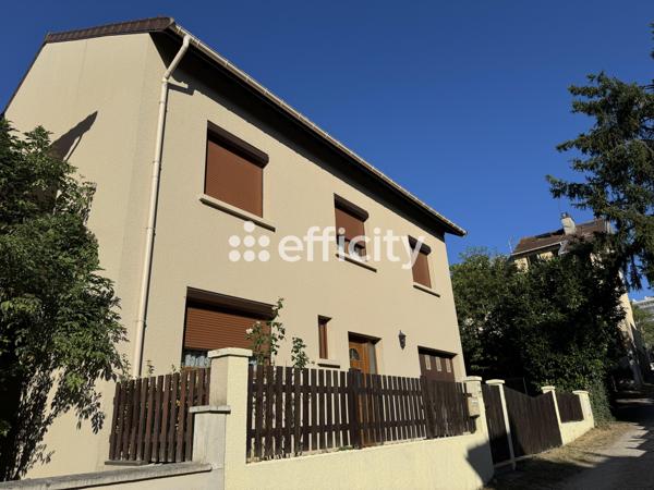 Maison
         7 pièces
        - 163 m² Bien prestige 930 000 € *