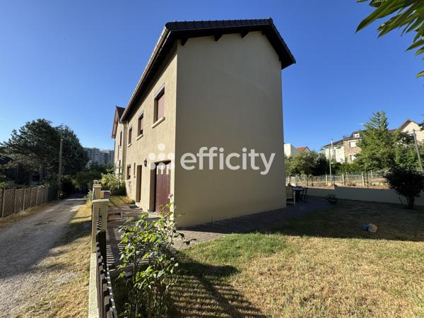 Maison
         7 pièces
        - 163 m² Bien prestige 930 000 € *