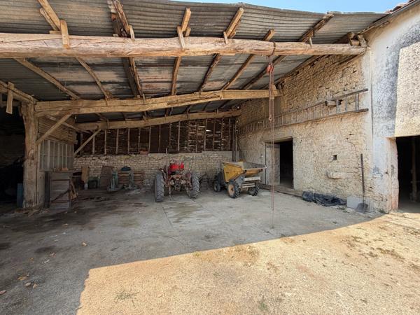 Ancienne ferme à rénover avec terrain constructible